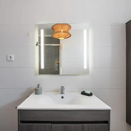 Lejlighed Charming Beachside Escape *