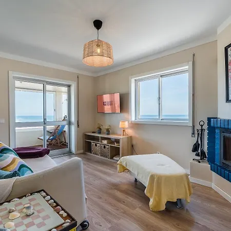 Apartment Charming Beachside Escape