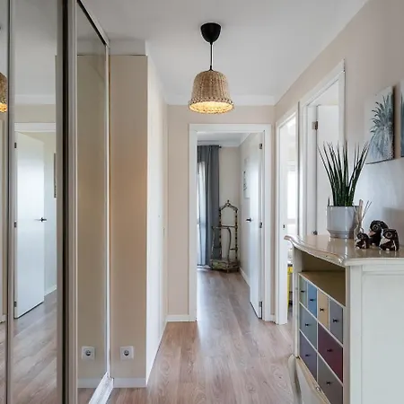 Apartment Charming Beachside Escape *