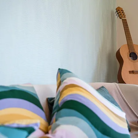 Charming Beachside Escape * Эшмориш