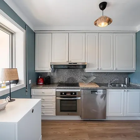 Charming Beachside Escape Esmoriz